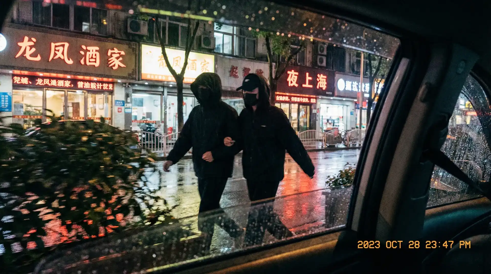 人妻视频 - 顶流明星深夜密会现场抓拍照片